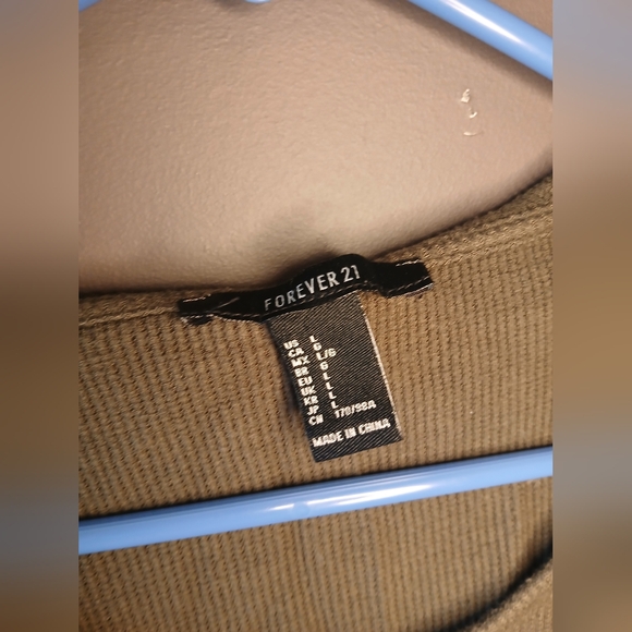 FOREVER 21 WOMEN'S SIZE LARGE LONG SLEEVE OLIVE GREEN TOP 💚 - Picture 2 of 3